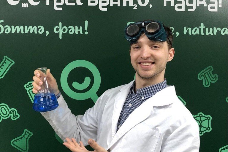 Дмитрий Голубев, 28 лет Магистр  КНИТУ по направлению  «Технология продукции и организации общественного питания»Опыт работы с детьми более 7 летЛюбимая программа - Горячая химия
