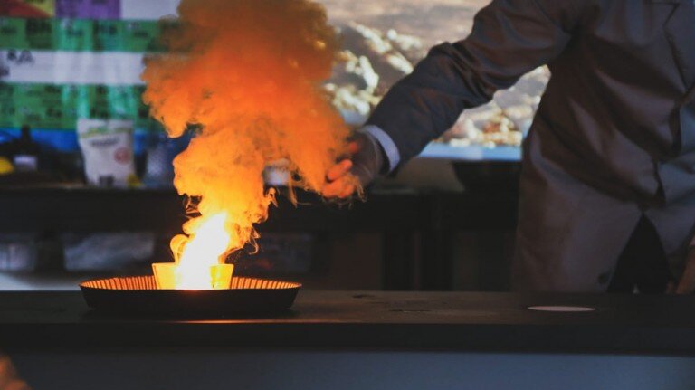 ПЕРВОБЫТНЫЕ ЛЮДИ И ТАЙНЫ ОГНЯ